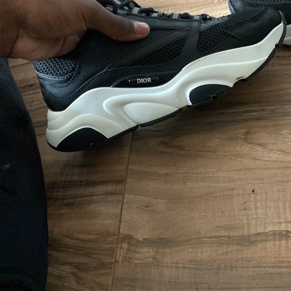 Dior B22 throw me an over starting at 100$ - Picture 3 of 3